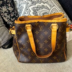 Authentic Louis Vuitton 2006 Vintage Monogram Canvas Batignolles bag.